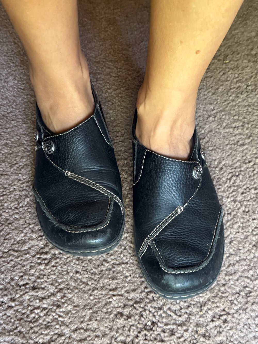 Clarks Black Slip-On Women's Clogs with Contrast Stitching